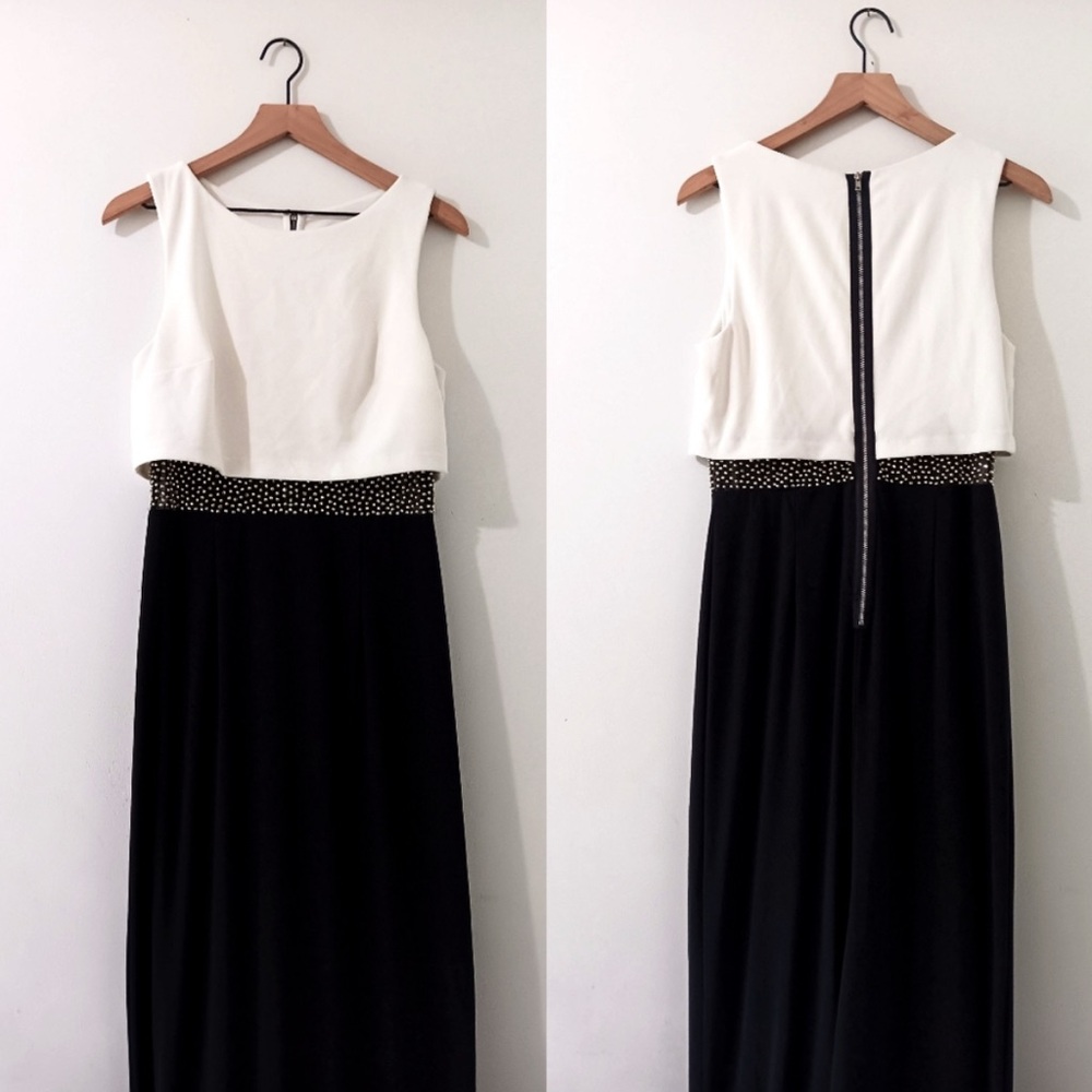 Betsy & Adam Cream Sleeveless Sheath Maxi Dress